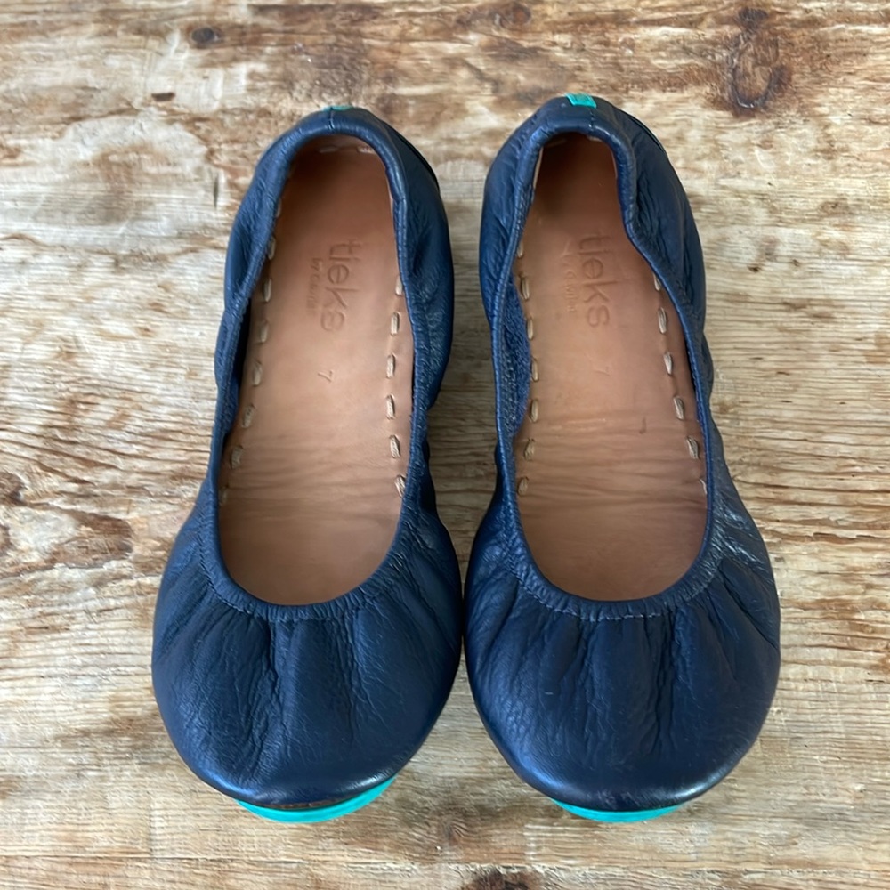 TIEKS CALIFORNIA LEATHER NAVY BALLET FLATS    SZ 7